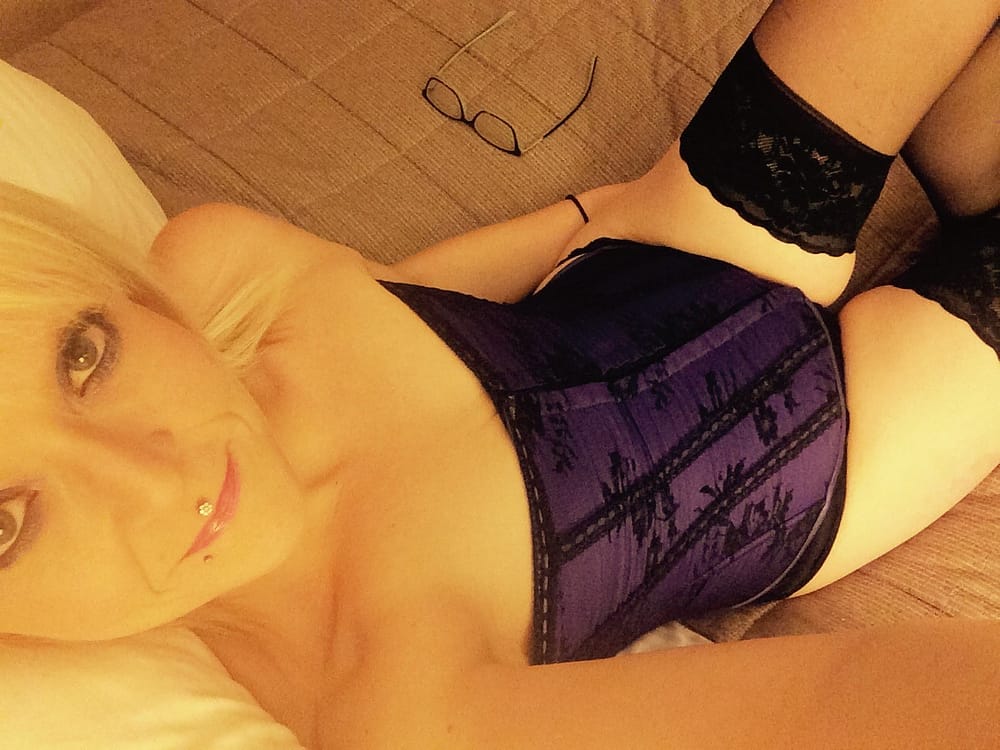 purplecorset - Dazie May